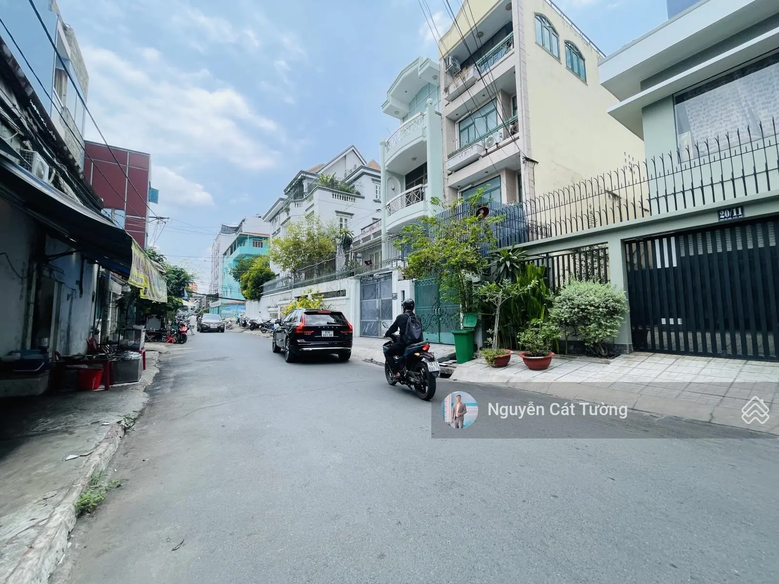 Gấp Bán Nhà 3 Tầng_ Ngay Ngã Tư Hàng Xanh _105m2 _ (5.2 x21m) Sổ Vuông A4. _ Đường 10m, Khu Bàn Cờ.