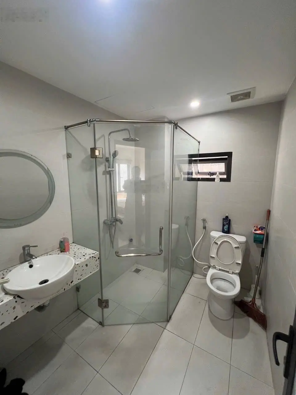 Bán nhà 5 tầng ngay trung tâm Gia Thụy 35m2 mặt tiền và hậu 5.4m Giá có 6.3 tỷ.