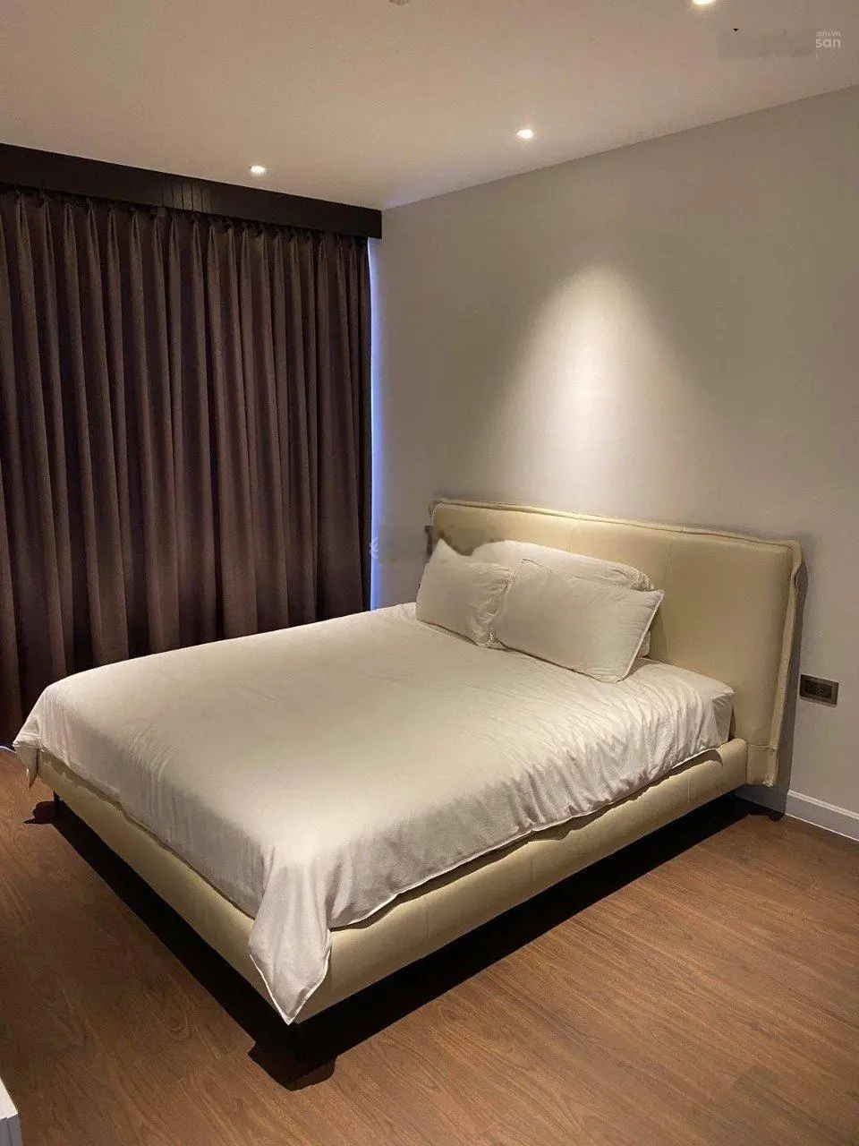 Bán căn hộ 179 (m2) đẹp nhất Saigon Royal tầm nhìn bao trọn quận 1 và Thủ Thiêm. LH: 0909 024 ***