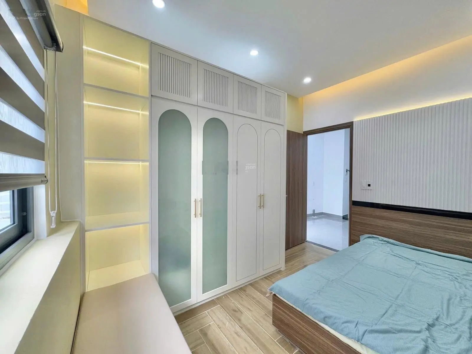 Bán gấp nhà tại Hoàng Hoa Thám, 3,4 tỷ, 72m2, 3PN, 2WC, đầy đủ nội thất, cách Lê Duẩn 3 bước chân