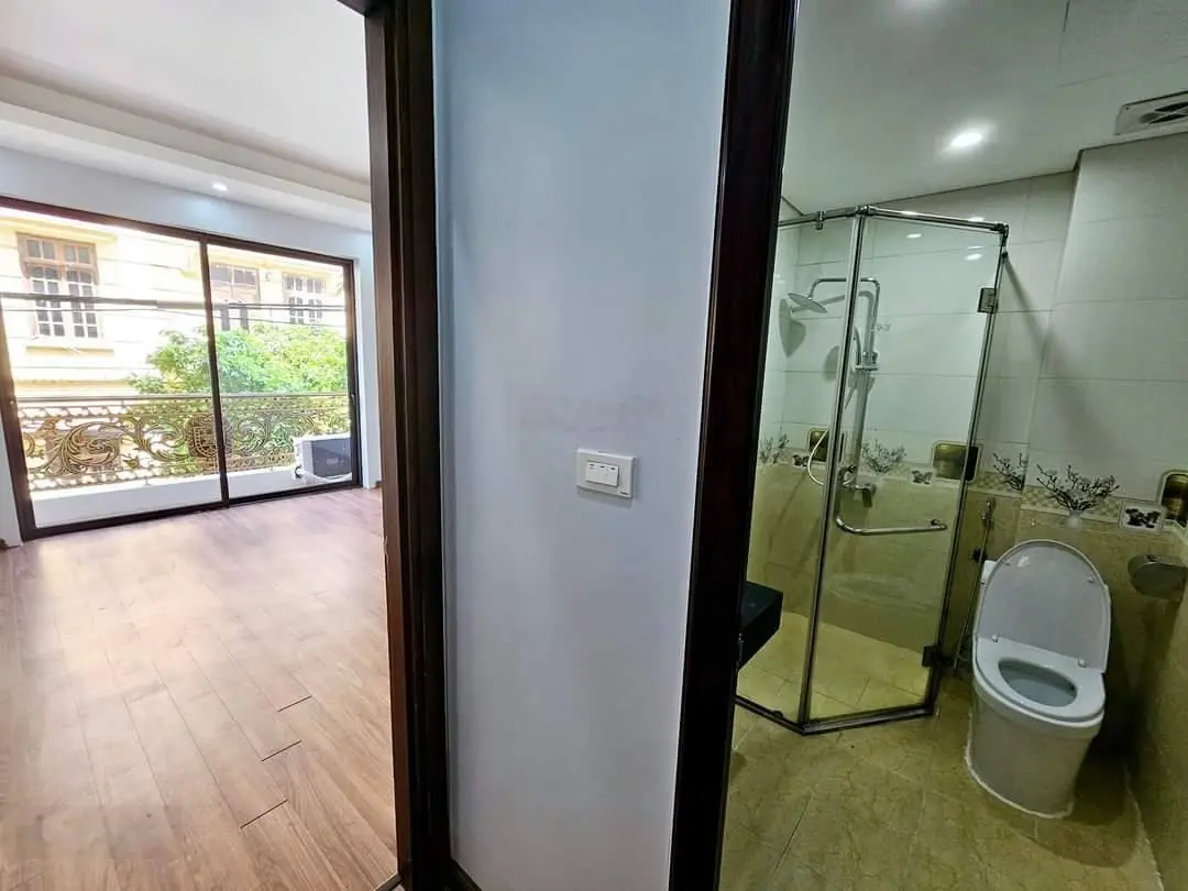Bán nhà gần Ciputra, Tây Hồ. DT 60m2 x 8T, MT 4m. Ô tô 5 chỗ vào nhà, đường ô tô tránh. Kinh doanh