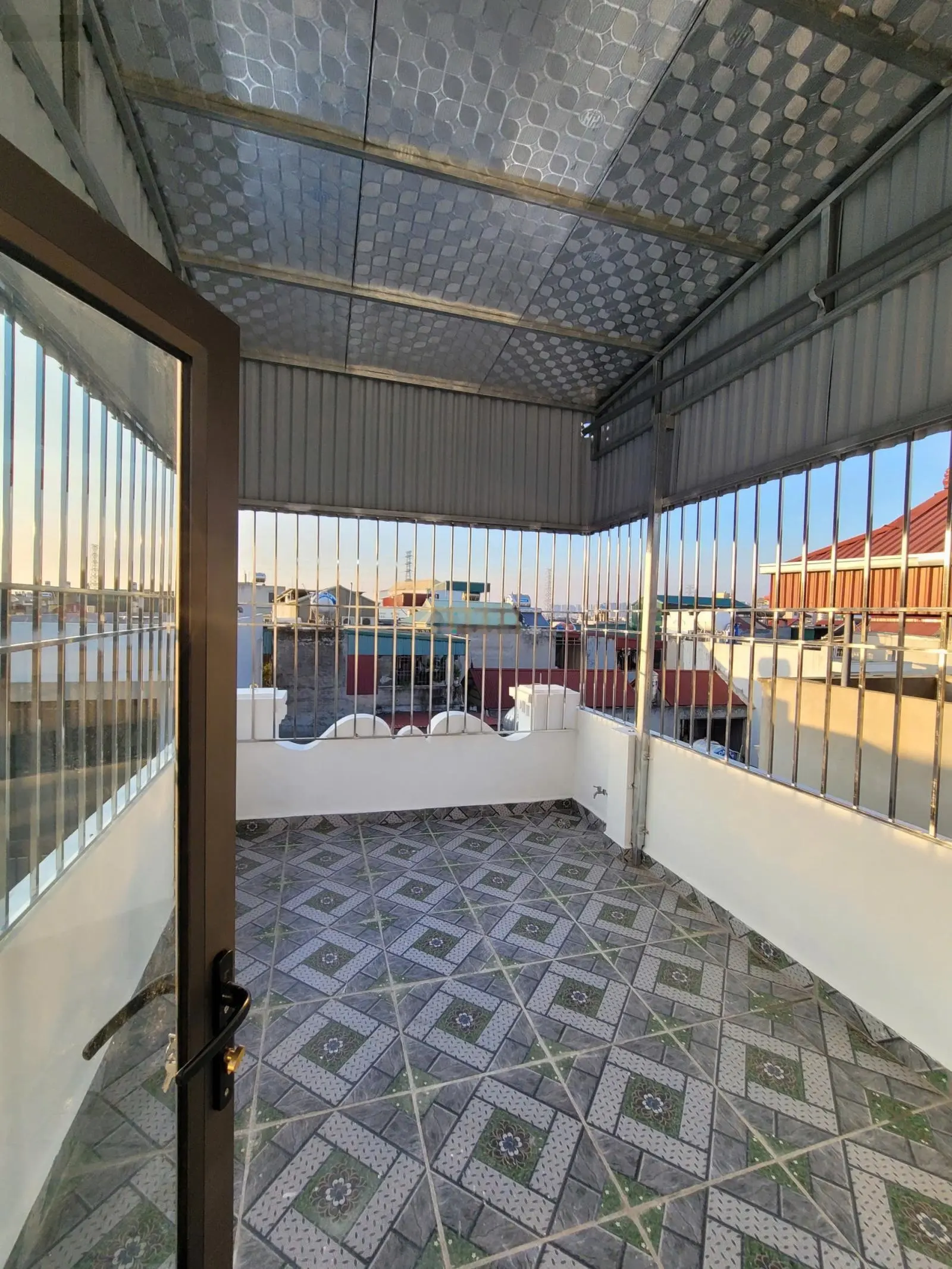 Chính chủ bán gấp nhà 40m2, xây mới 5 tầng ở luôn sát khu đô thị Đô Nghĩa, oto tránh đỗ vài bước