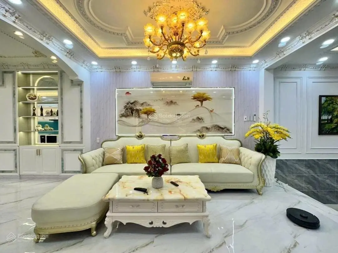 Bán nhà mới - có thang máy - thị trấn Nhà Bè