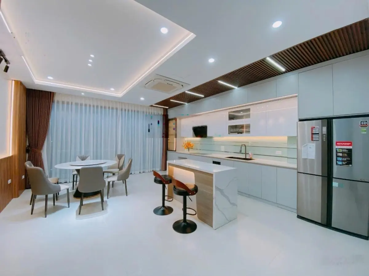 Nhà Cổ Linh view vườn hoa, vỉa hè trước nhà 6m, đỗ xe ngày đêm, kinh doanh bất chấp