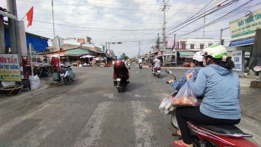 Nền thổ 10 x 35m cách nhựa ĐH.25 150m