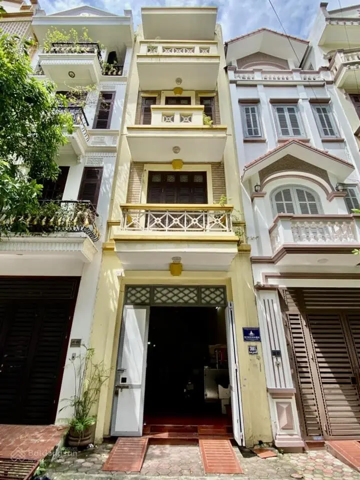 Bán nhà liền kề, LK Ô 40 Định Công, Q. Thanh Xuân, 92m2, oto tránh, vỉa hè.