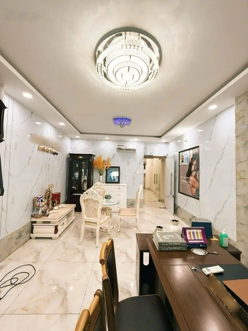 Bán nhà mặt tiền Cách Mạng Tháng 8, Quận 10 - 7 tầng có thang máy Nhật - 105m2 (4.2 x 25) chỉ 28 tỷ