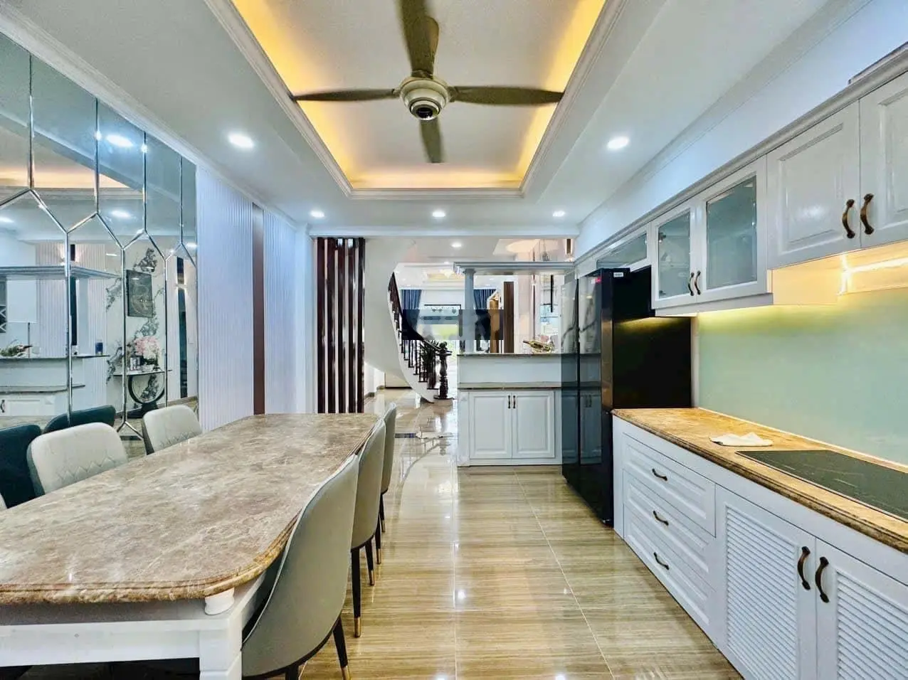 Bán gấp nhà đường số Khánh Hội. Phường 6. Quận 4. Giá 3 tỷ 990. Bớt lộc. Sổ riêng. Gọi 0904 430 ***