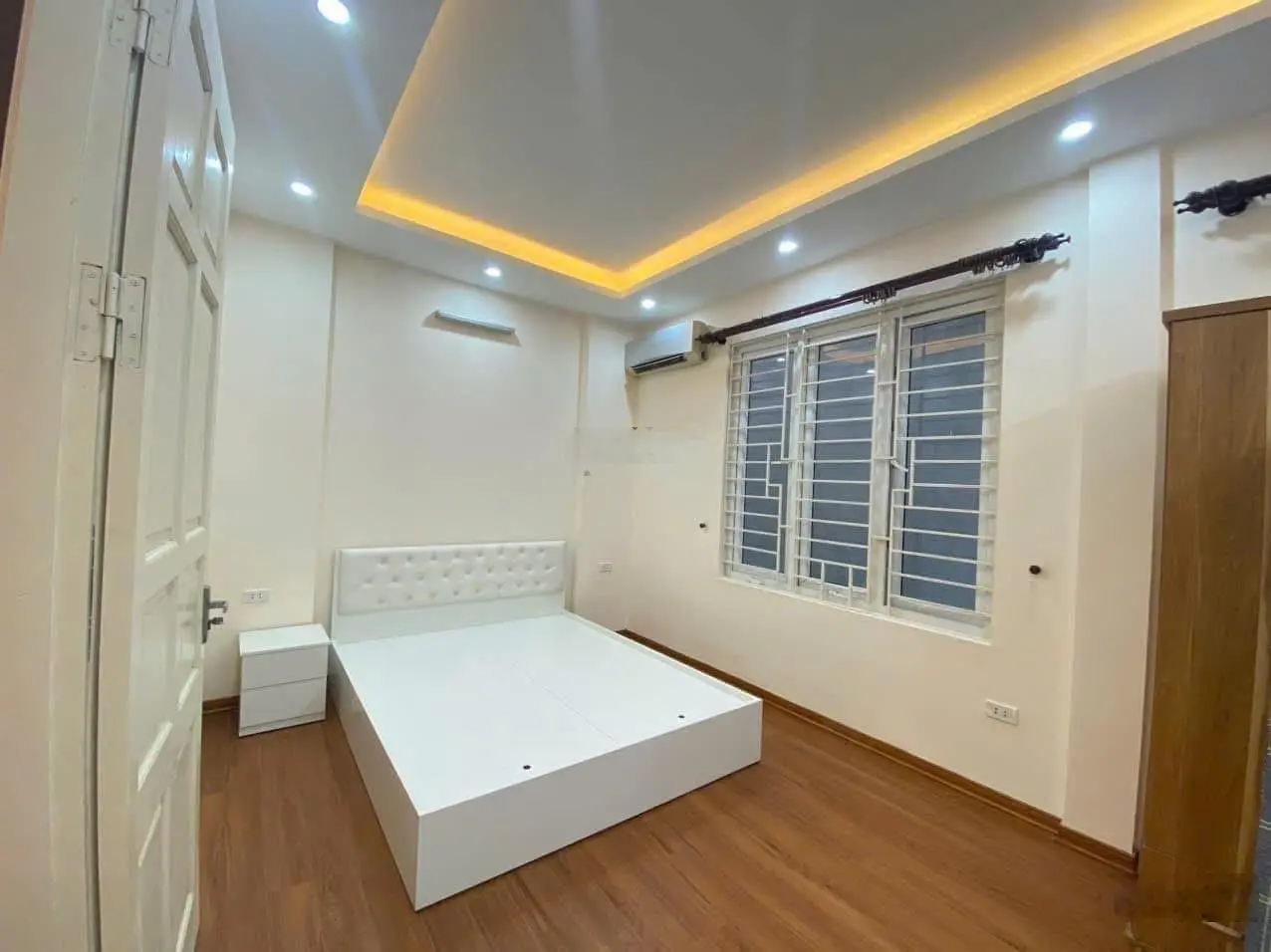 Bán nhà Cầu Giấy - 5 tầng - MT: 5.2m. Giá 6,7 tỷ