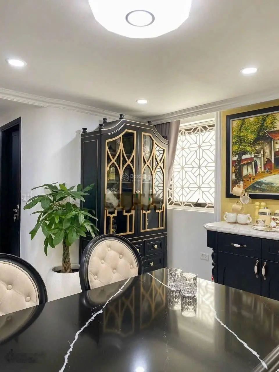 Biệt Phủ Hồ Tây -Nghi Tàm -Xuân Diệu - Phân Lô Víp -Ô Tô Tránh -100M X 5 Tầng MT 9M -Giá Hơn 30 tỷ