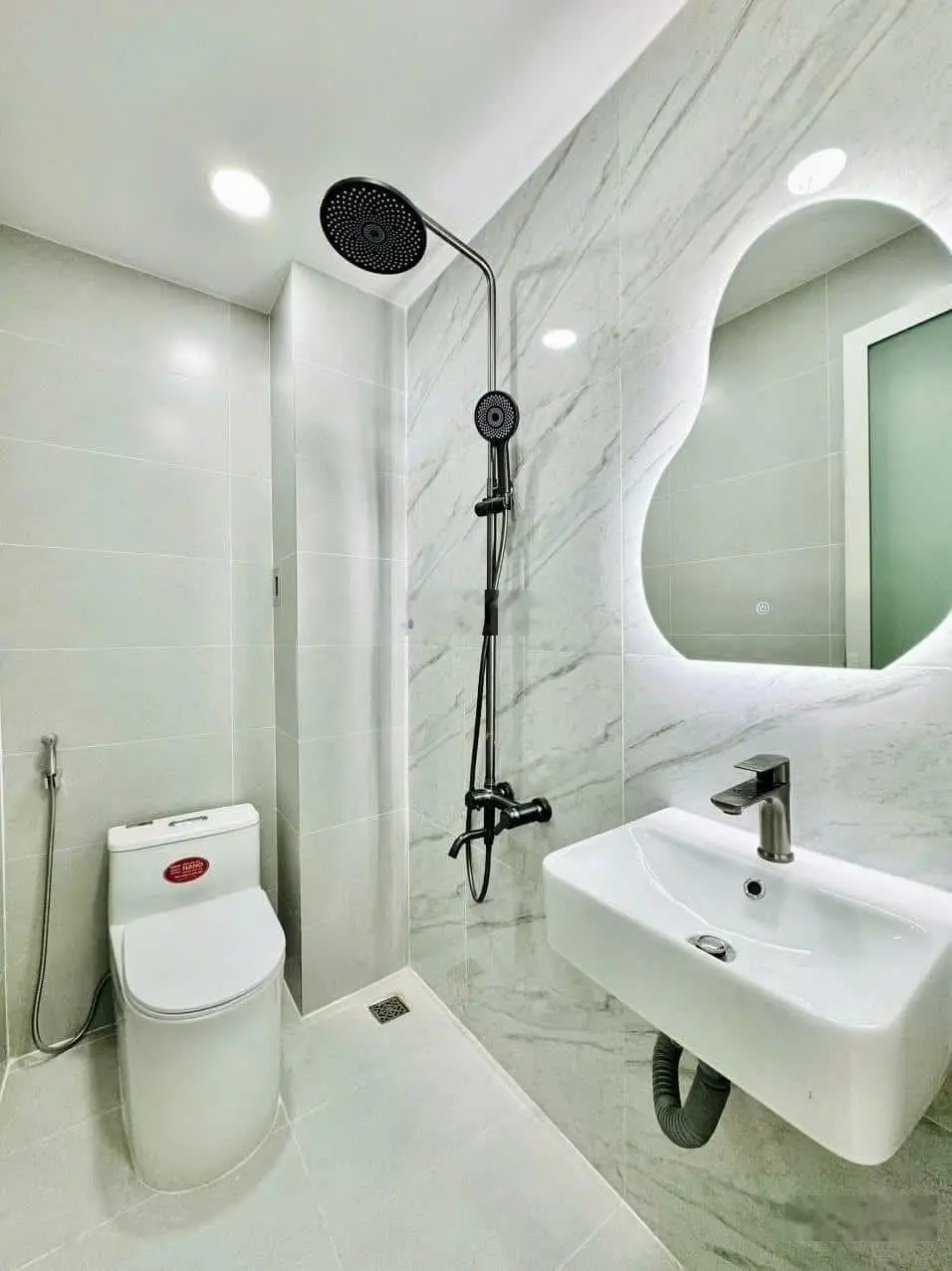 Bán gấp nhà Đ. 6m Đ. Phan Xích Long, P7, Phú Nhuận, 82,6m2 đang cho thuê 29triệu/tháng