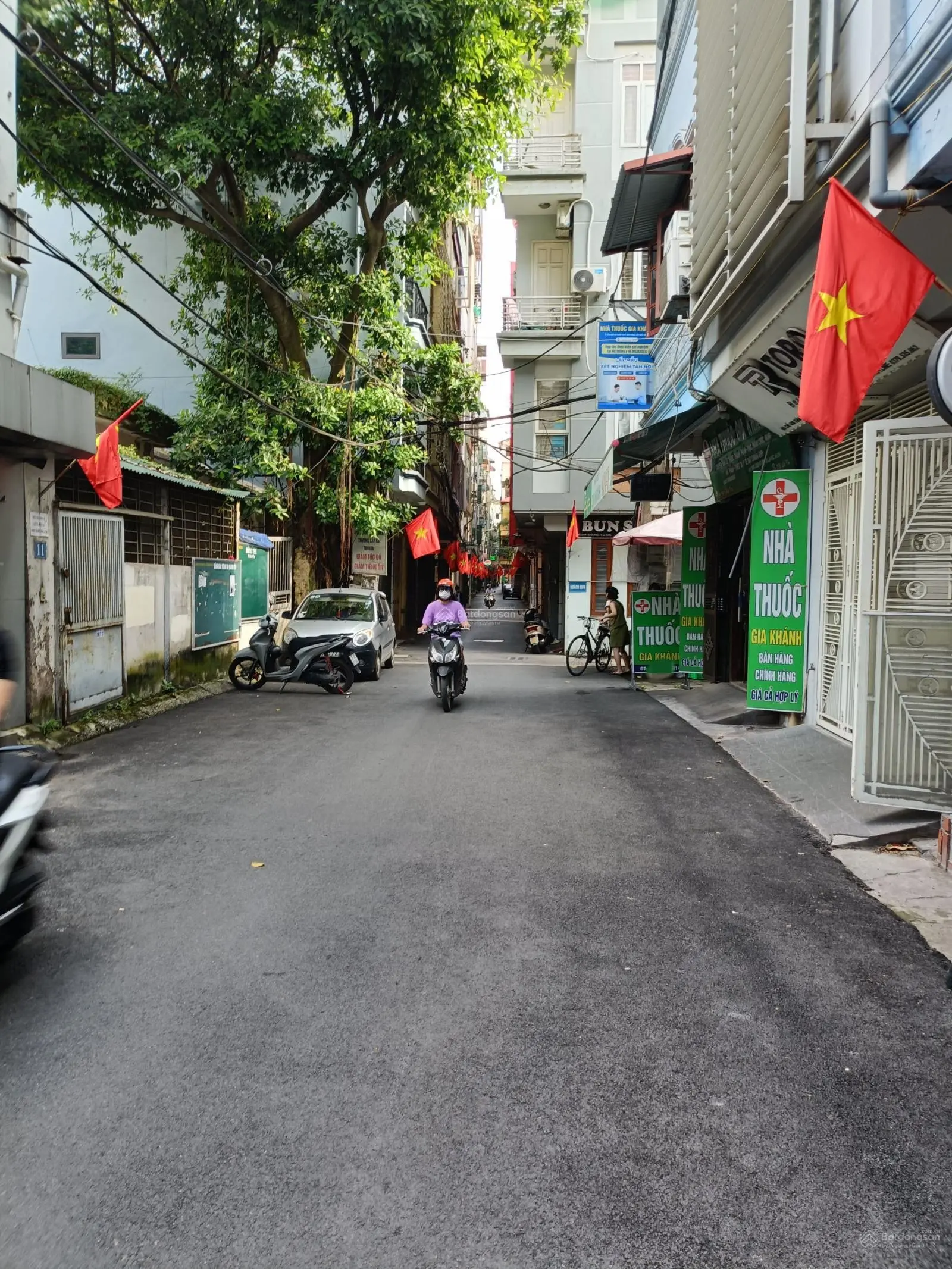 Chính chủ cần bán nhà Xuân Thủy diện tích 33.5m2, 4 tầng, nhà cách phố 5m, mặt ngõ 12m