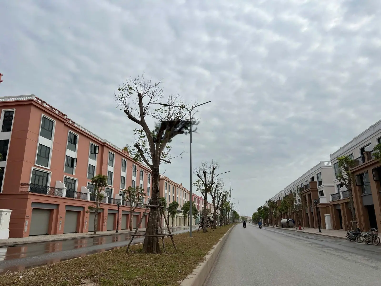 Chỉ 5,4 tỷ sở hữu shop house xẻ khe view sân golf ngay trung tâm thương mại mega mall