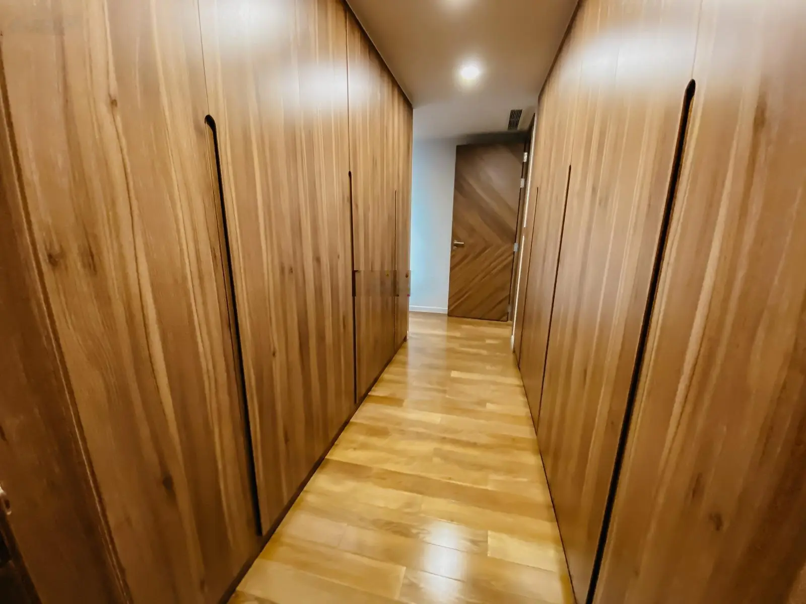 Chỉ với 30 tỷ sở hữu ngay căn Duplex tầng thấp gồm 5 phòng ngủ diện tích lớn, đầy đủ nội thất