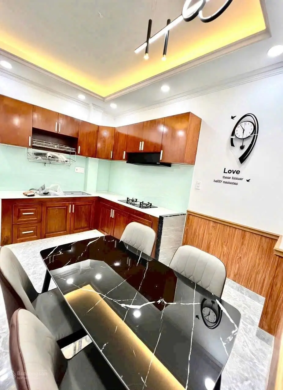 Chính chủ kẹt tiền bán gấp căn nhà ở ngay chợ BÌNH CHÁNH, đường 18B, 1 lầu, 4,8mx21m, giá 680 triệu