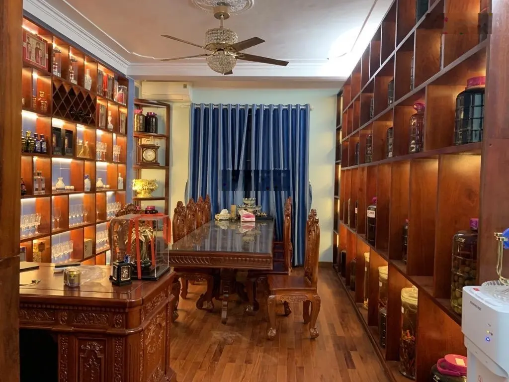 Cực hót, nhà đẹp cầu giấy, ô tô đỗ cửa thang máy ở sướng kdvp đỉnh, 37,3 m2, giá 10,6 tỷ.