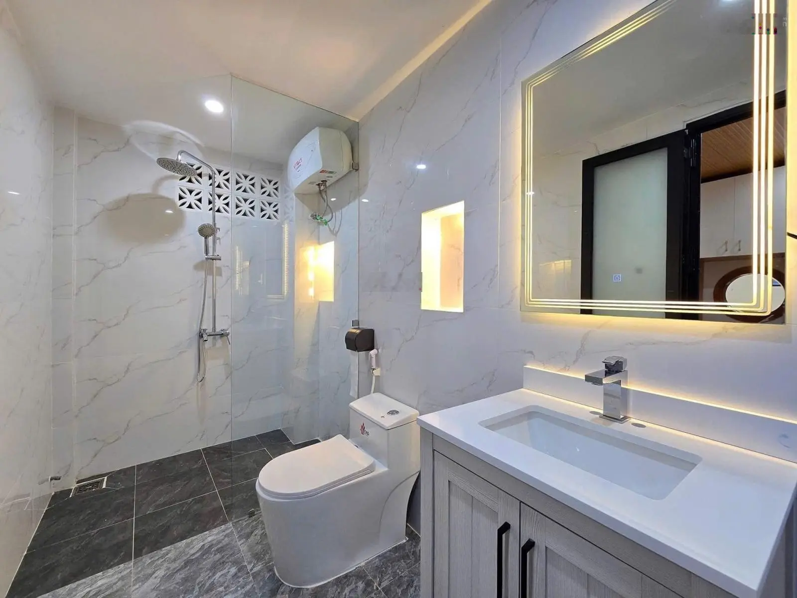 Bán gấp căn nhà ở Bình Chánh 85m2- 3P ngủ 3Wc - Hiện đang cho thuê 7tr/tháng/ Shr/ Giá 1Tỷ830