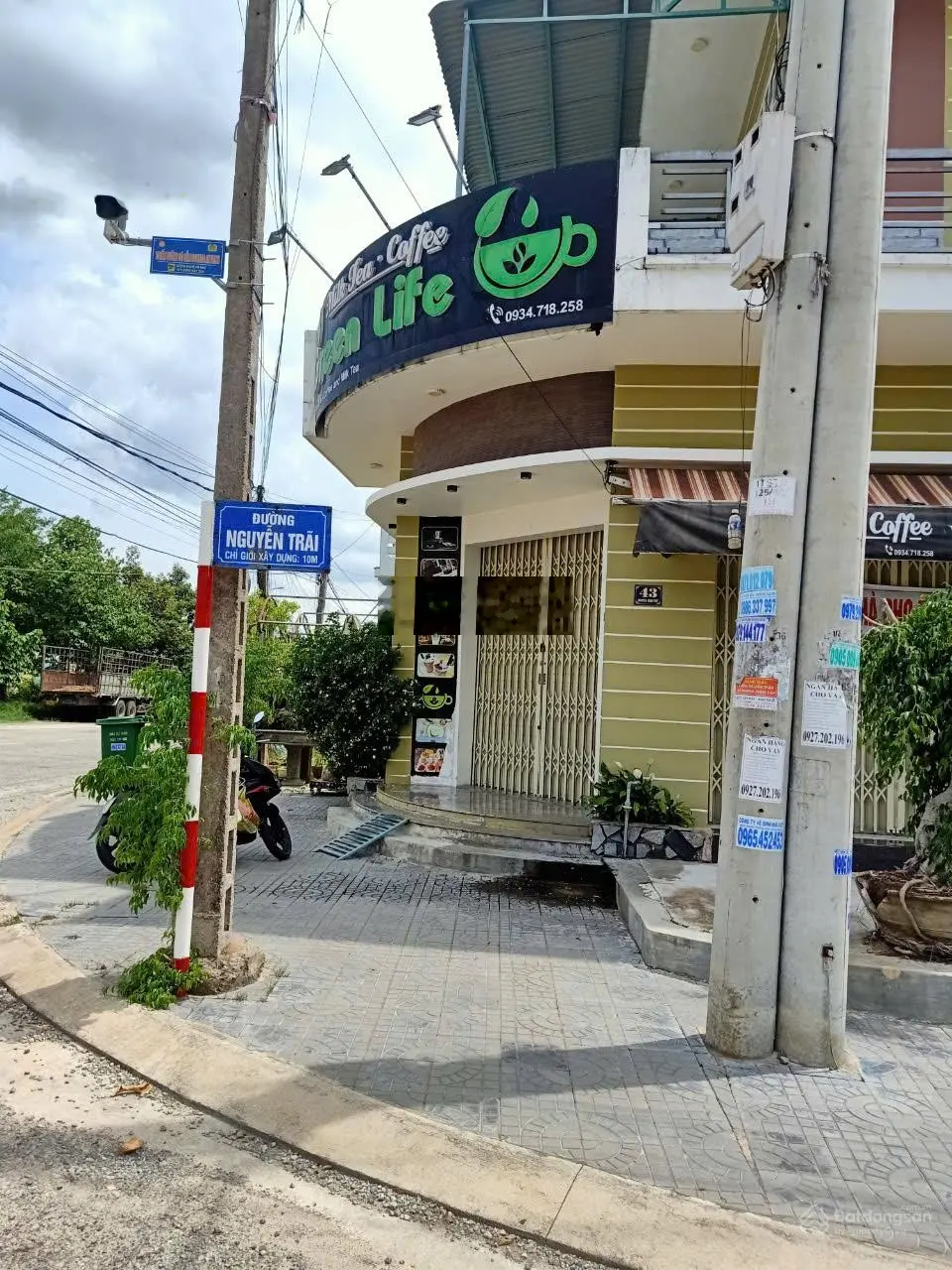 Bán gấp căn nhà 2 mặt tiền trung tâm thị xã - DTSD 151m2 - giá thương lượng