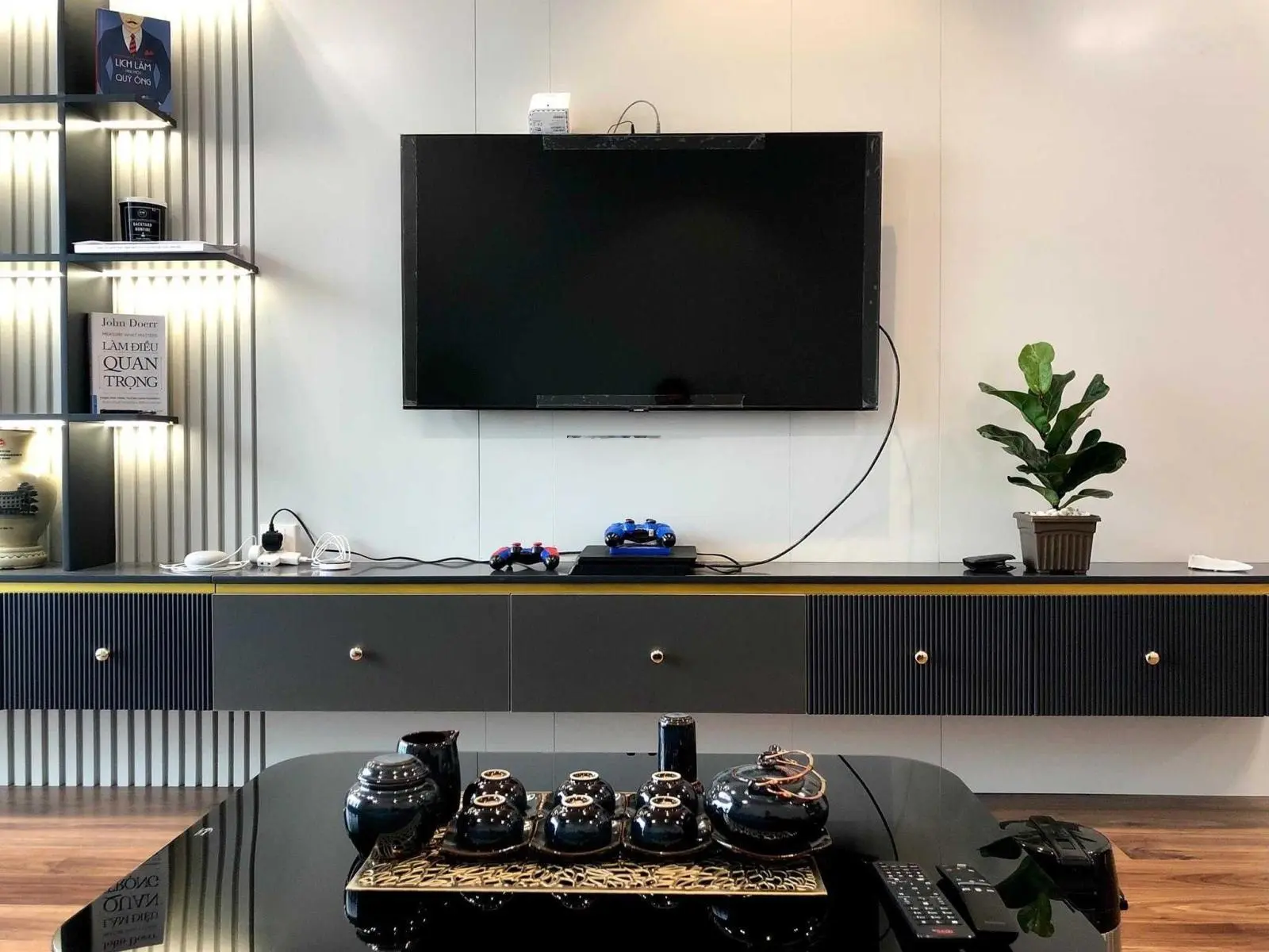 Tôi chính chủ bán căn 105m2 tháp B, nội thất xịn, sổ đỏ, giá mong muốn 4,8 tỷ, miễn trung gian