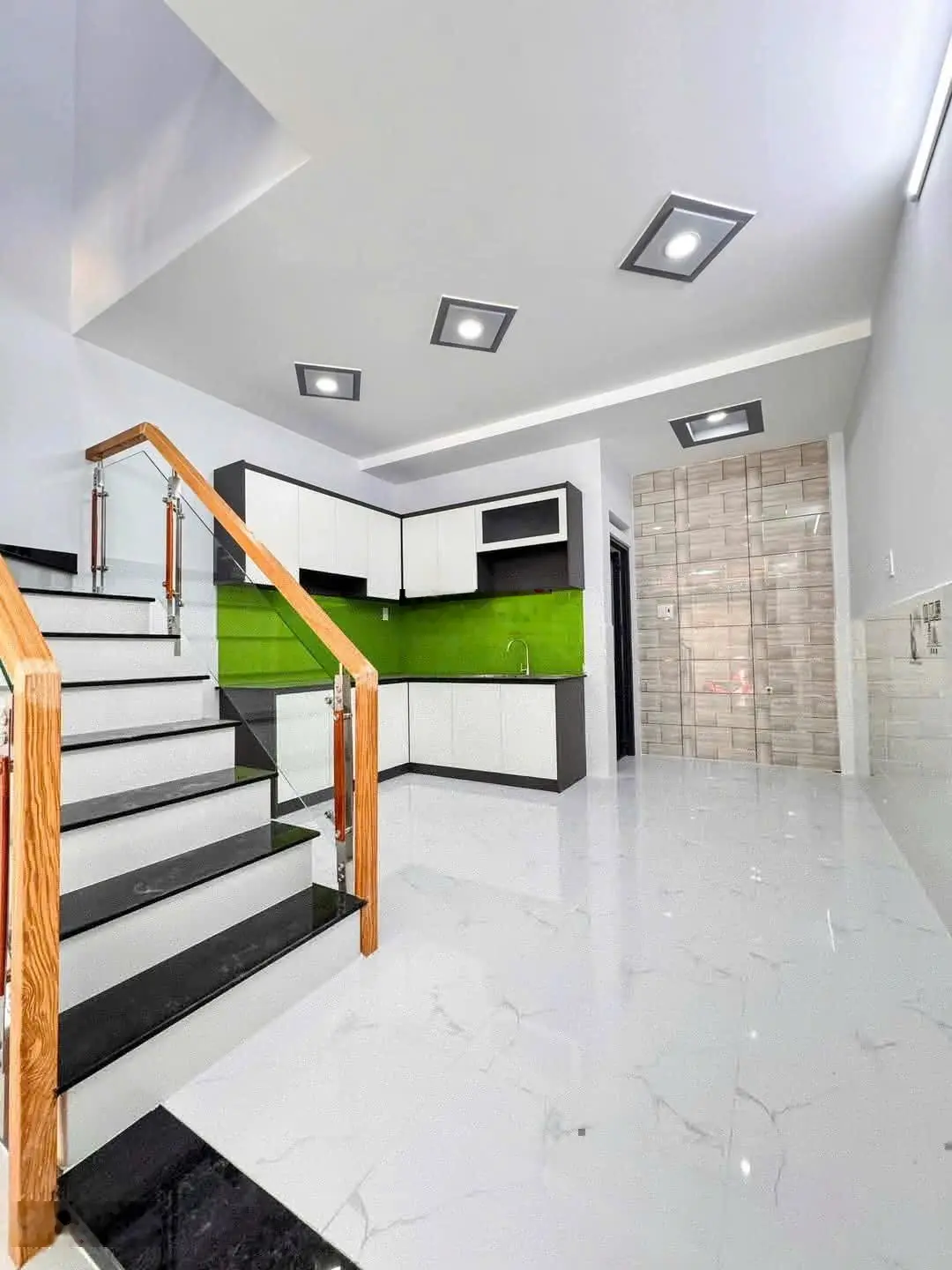 NHÀ MỚI ĐÓN TẾT Đi 173 Gò Xoài thẳng vô 50m là tới. Đ/c : 15/ Lô Tư, BHH A, Bình Tân