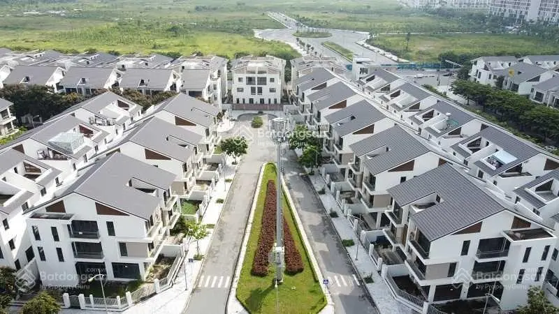Chính chủ cần bán lô Sol Lake Villa mặt đường 30m giá 28 tỷ sổ đỏ cất két 200m2, lh 0911 159 ***