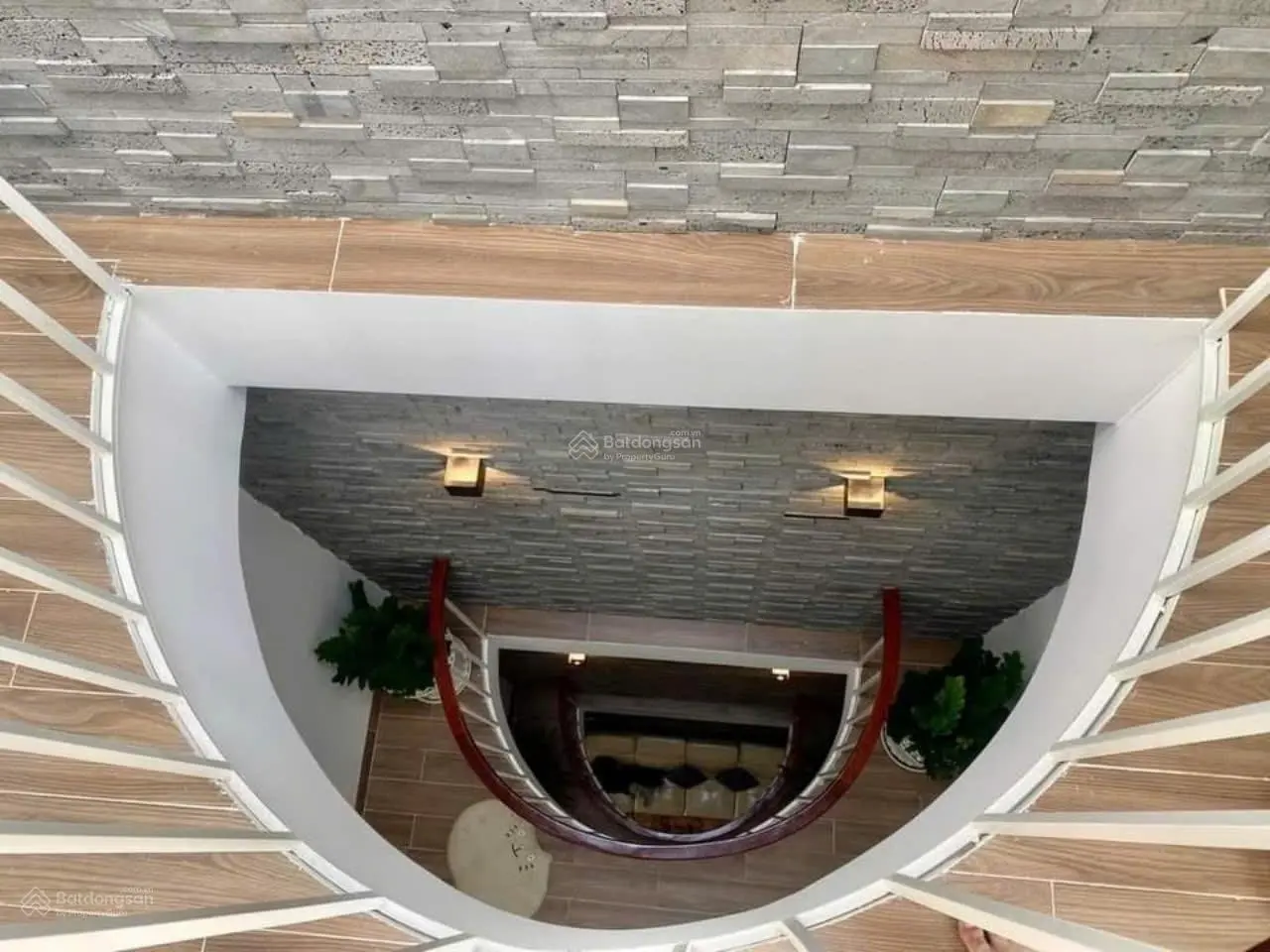 Kẹt tiền bán nhà Nguyễn Thiện Thuật-P3-Q3. DT 86,4m2/ 4tỷ290 có sẵn chỗ đậu ô tô, cho thuê 29tr/th