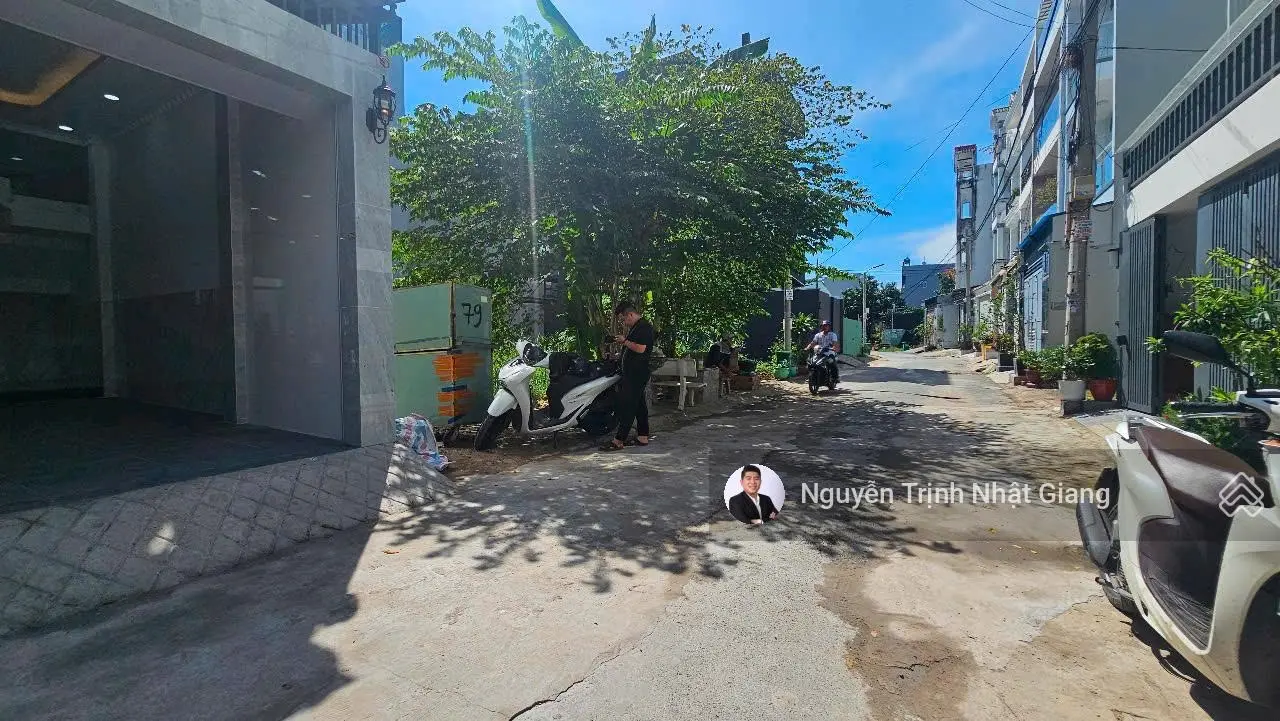 Nhà phố vừa hoàn thiện tại KDC đồng bộ trên trục đường Lê Văn Lương