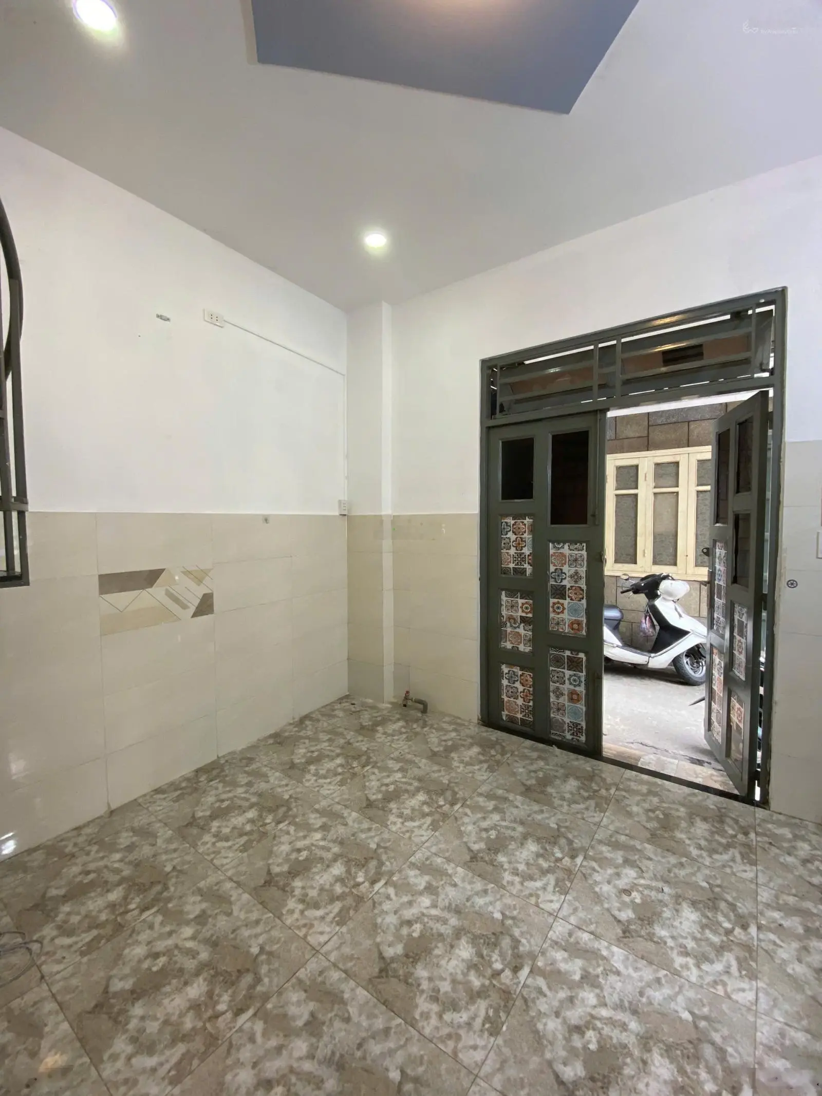 Bán nhà 2 tầng DT: 4,3x3,8m đường Trần Quang Diệu, P14, Quận 3, vị trí trung tâm Quận 3-giá 2,45 tỷ