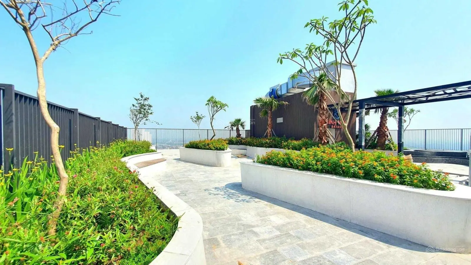 Căn hộ 3PN view sông Đuống giá 4,2x tỷ - DT 95m2 Bình Minh Garden - Bàn giao full NT về ở ngay