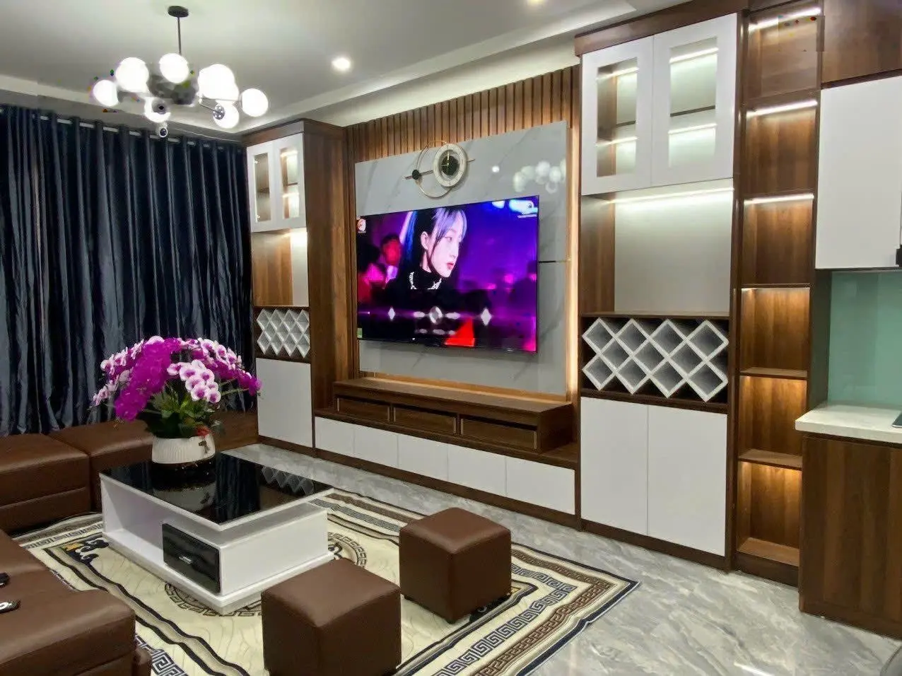 Hot - bán nhà phố Đàm Quan Trung - ô tô vào nhà - dt: 50m2 x 6 tầng thang máy, giá: 8. X tỷ (có TL)