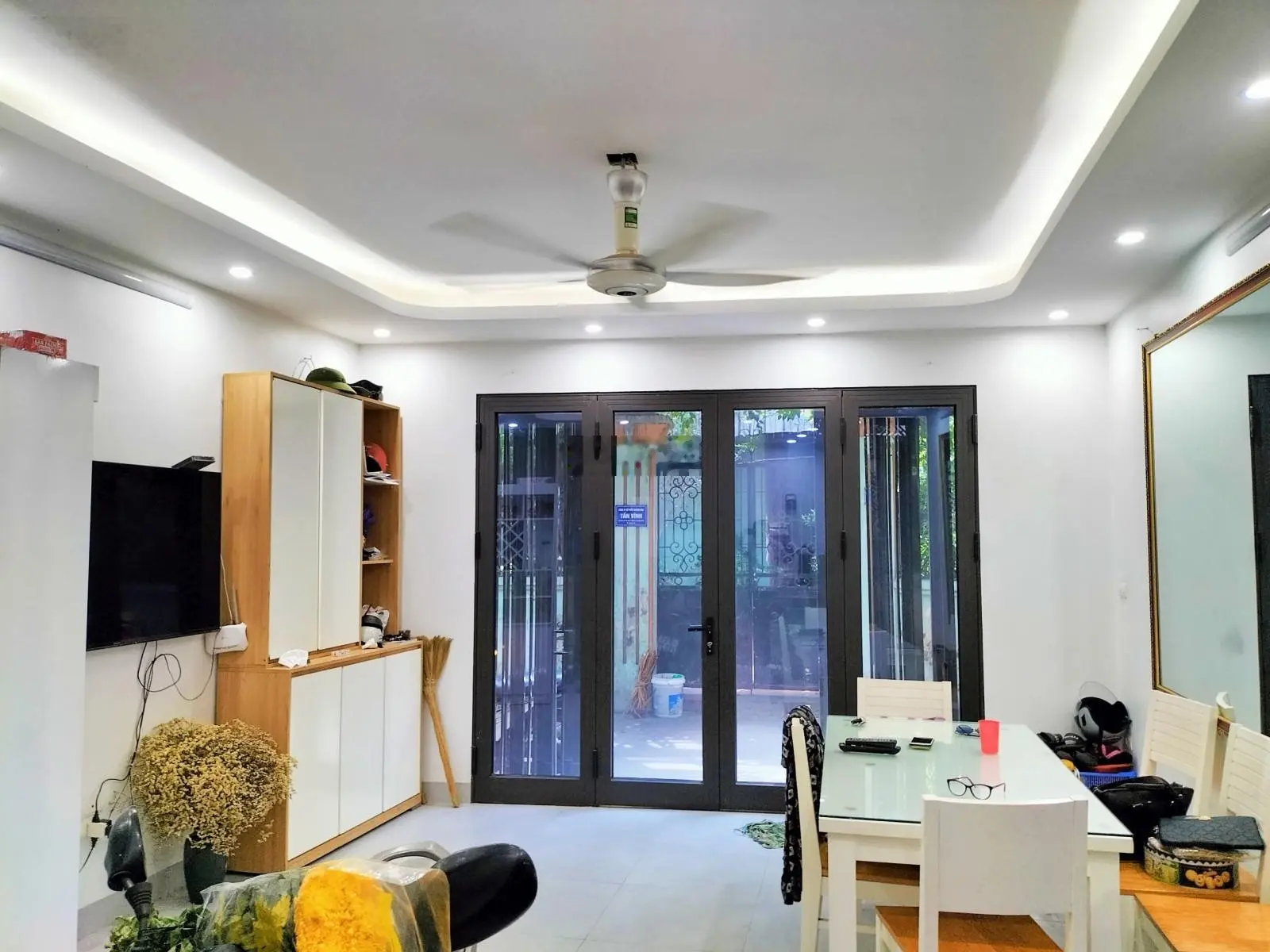 Bán gấp nhà phố Hoàng Cầu 42m 4 tầng mặt tiền 3,8m hơn 7 tỷ ôtô đỗ cửa KD