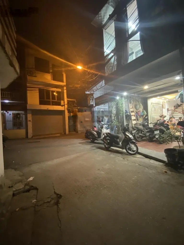 Bán nhà Lĩnh Nam, ô tô tải qua nhà, 2 mặt ngõ, kinh doanh đỉnh, nội thất đầy đủ, 4,25 tỷ