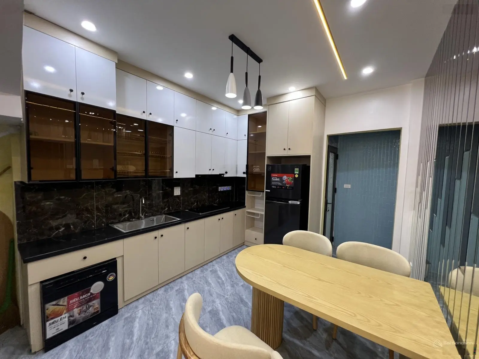 Dân xây Ngọc Thuỵ. Mới tinh, thang máy, full nội thất. Gần cầu Long Biên, chỉ 10p sang phố Cổ