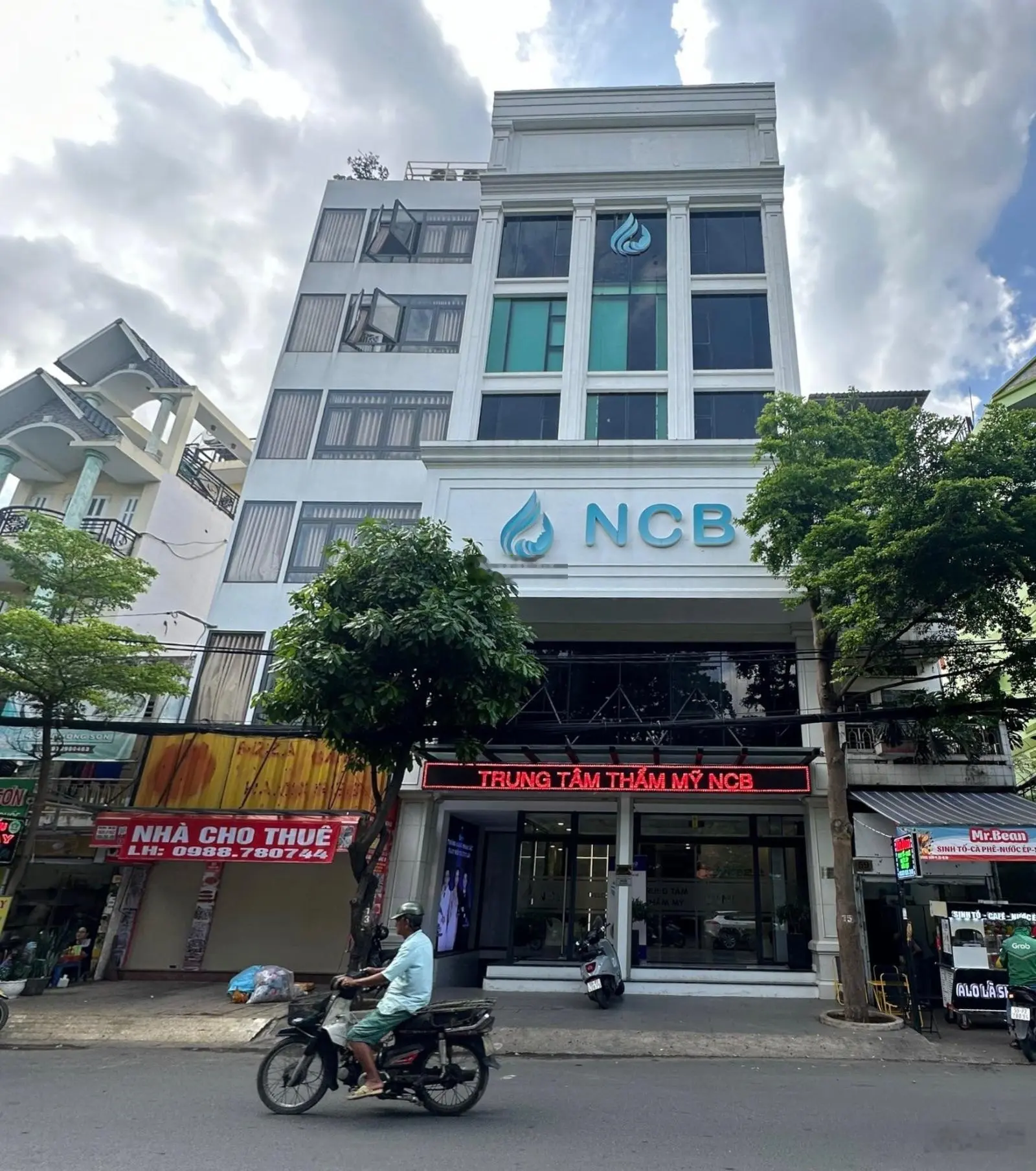 Bán nhà mặt tiền Nguyễn Tri Phương, ngang đẹp 4m5 - nhà đẹp 6 tầng, xem nhà ngay. Tl mạnh Quận 5
