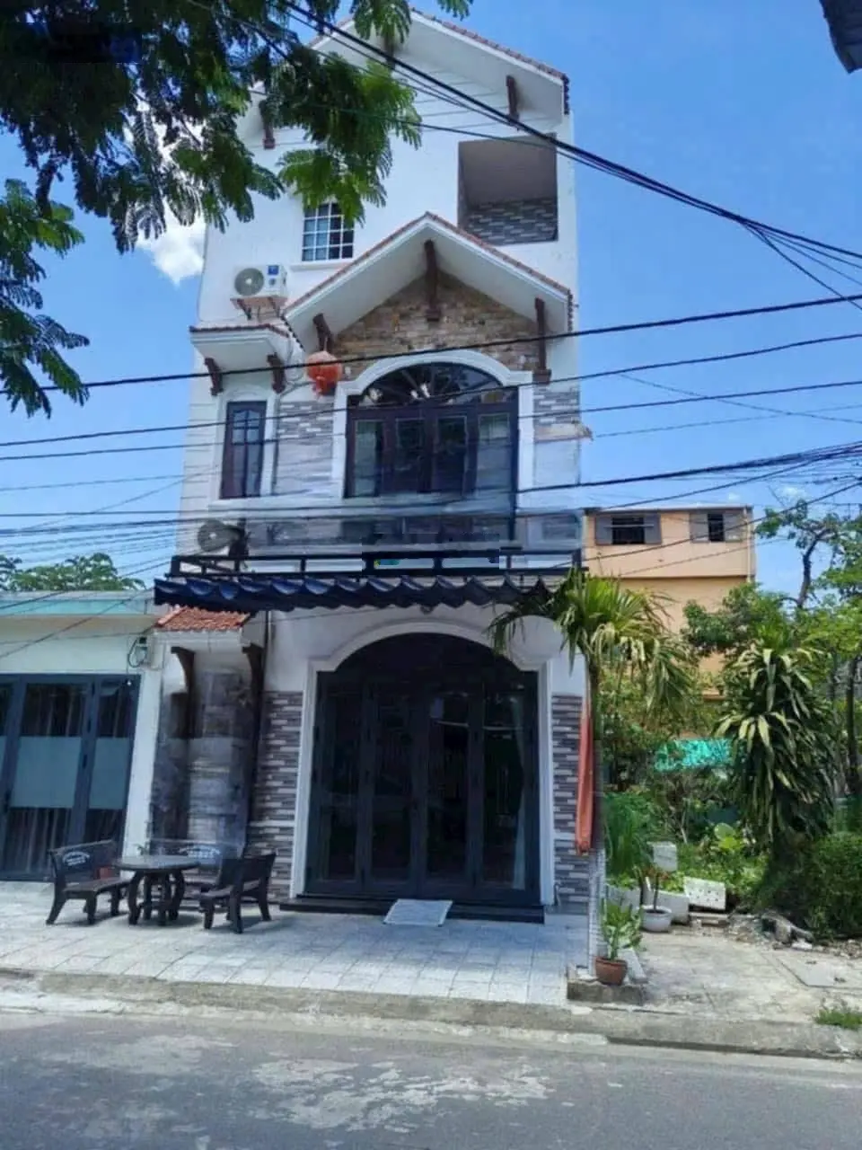 Nhà 3 tầng Mặt Tiền đường Hòa Minh 10, sát biển Nguyễn Tất Thành, gần chợ Trần Đình Tri.