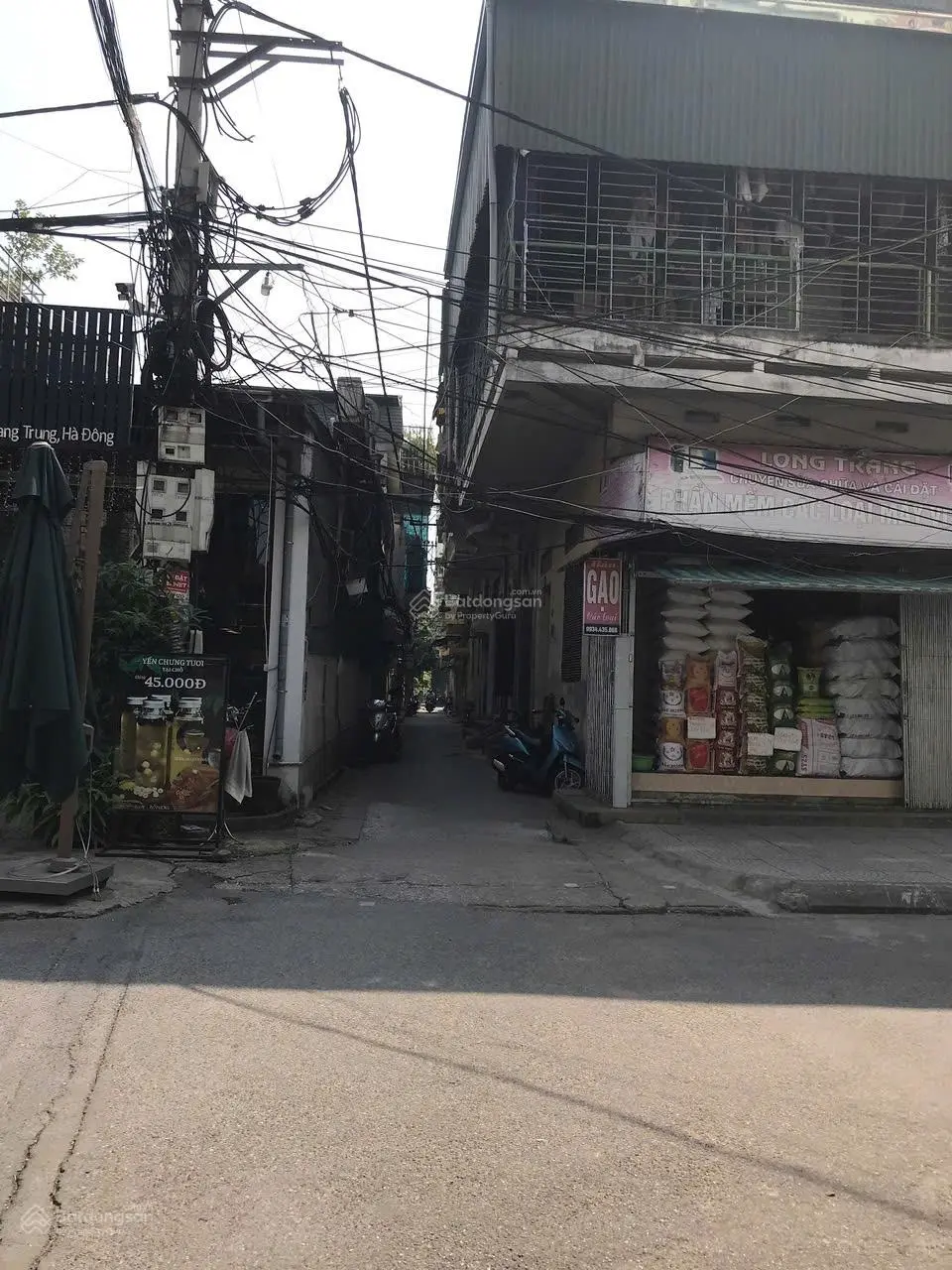 Chính chủ gửi bán căn nhà diện tích sử dụng 45m2, 2 tầng, Ô tô cách nhà 20m, Giá nhỉnh 4 tỷ.
