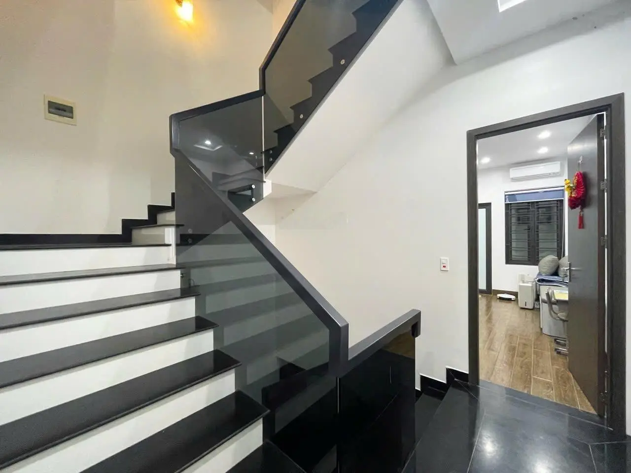 Nhà 4 tầng phân lô văn cao rất đẹp- diện tích 90 m