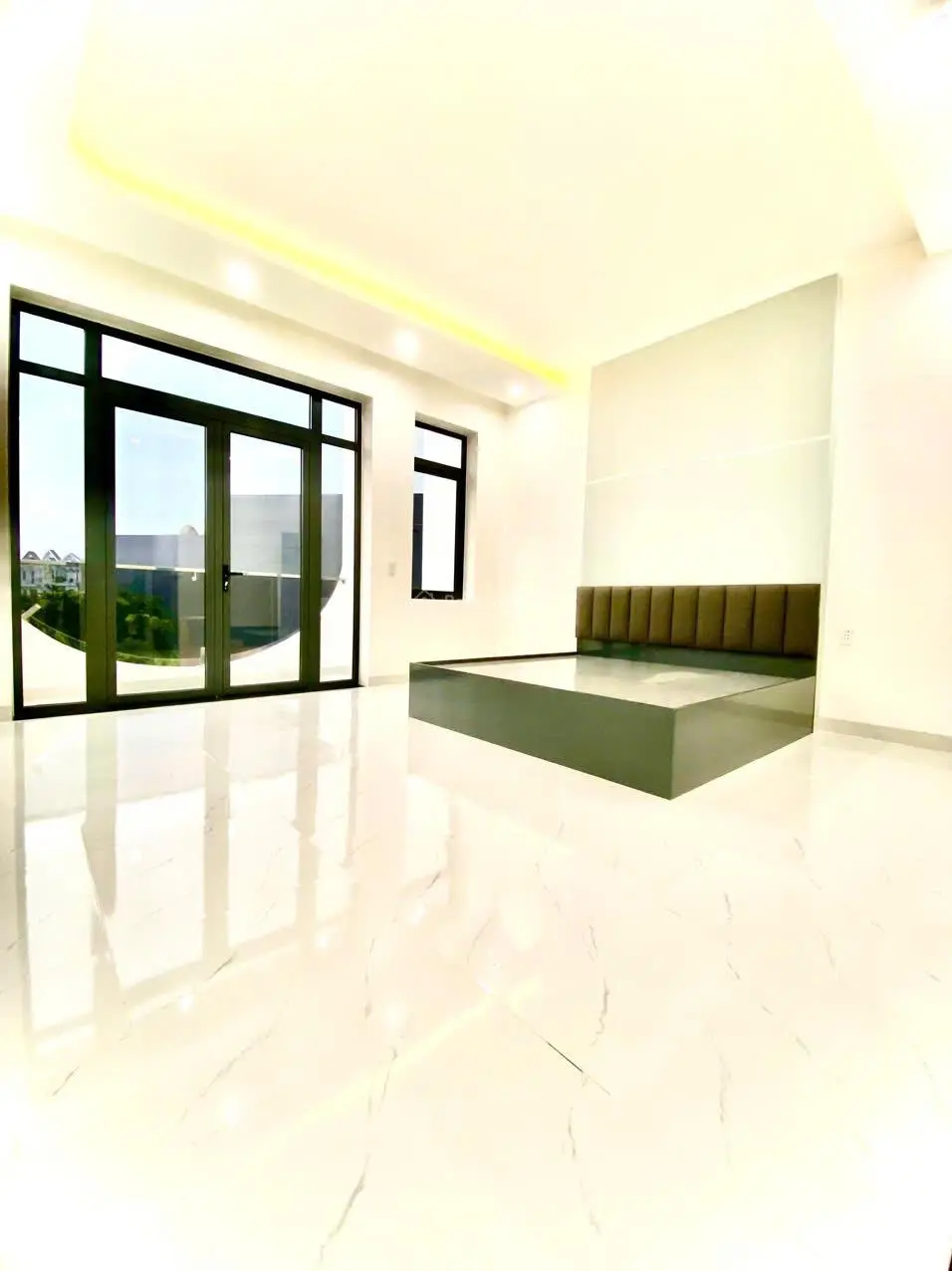 Nhà 1 trệt 2 lầu và 1 sân thượng giá Tốt dành cho bạn. Tặng Cho Bạn 2 Chỉ Vàng 9999 Ở Cho HỒNG PHÁT