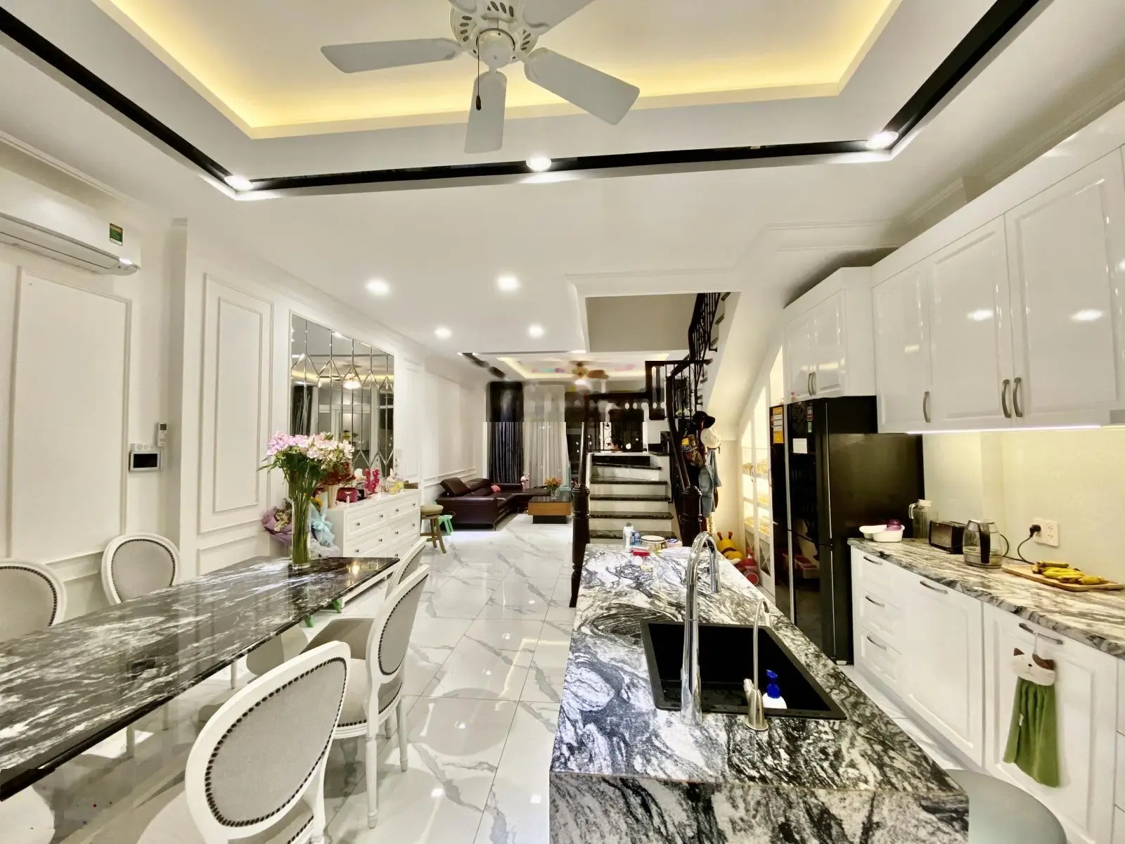 Ngộp covid cần bán gấp nhà phố Jamona Golden Silk 5,4 x 20m giá 15 tỷ (bao gồm thuê phí), đường 20m