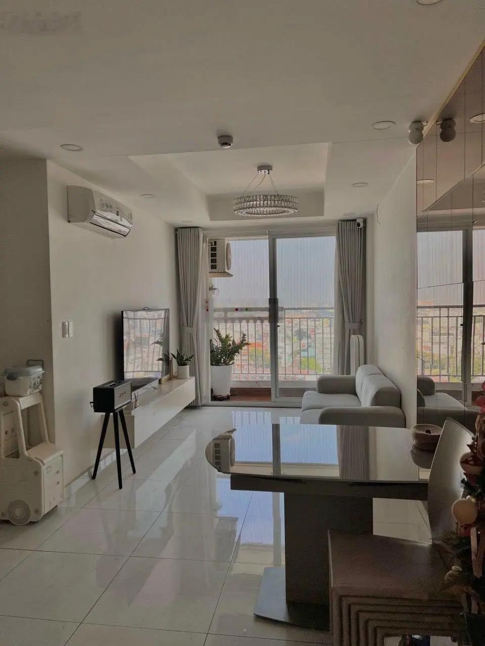 Chính chủ cần bán chung cư Xi Grand, DT 90m2, 3PN, giá 5.5 tỉ. Lh mình 0931 177 *** Yến