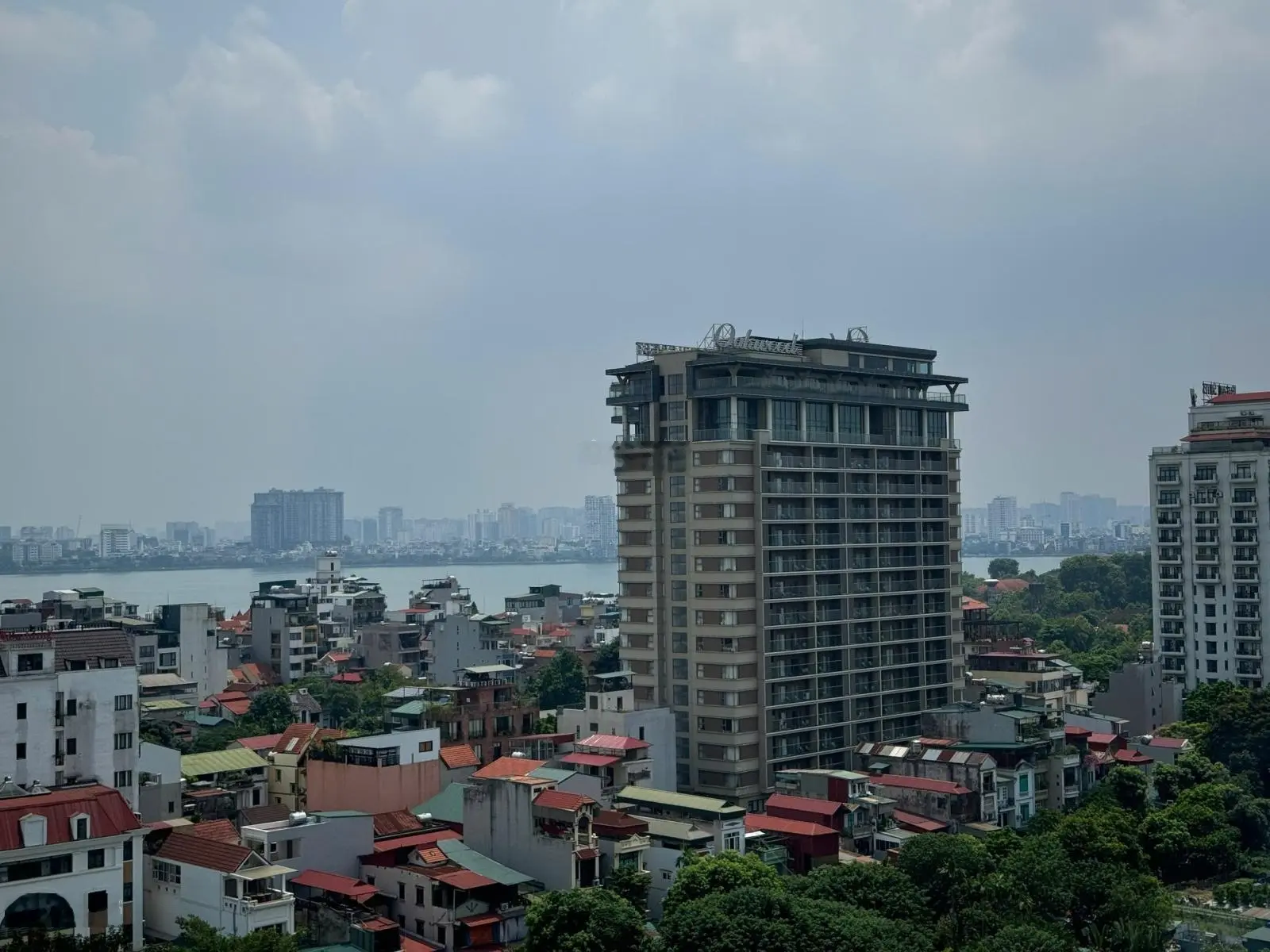 Chính chủ bán căn hộ Soleil 146m2 view 2/3 diện tích Hồ Tây, full nội thất mới tinh, gồm 3 ngủ