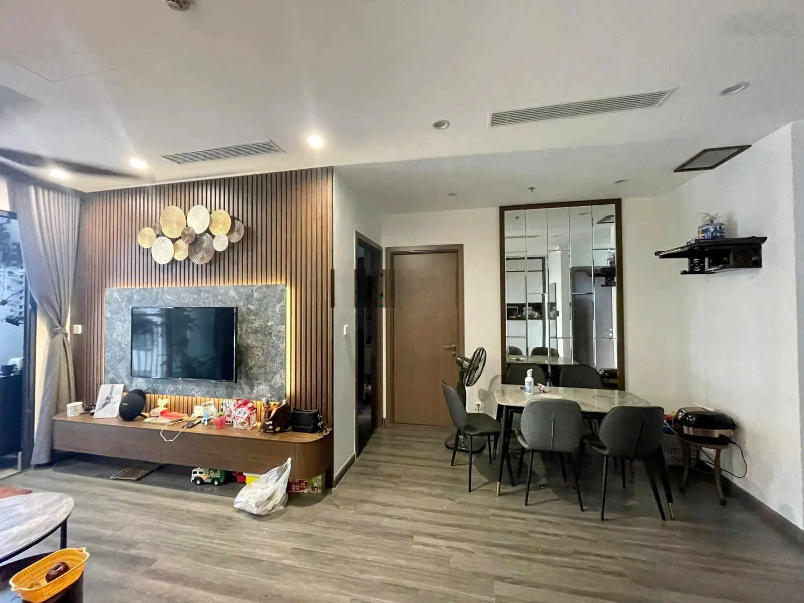 Chủ nhà chuyển công tác cần bán căn góc Đông Bắc 82m-The Zenpark-view bể bơi cực đẹp-full nội thất