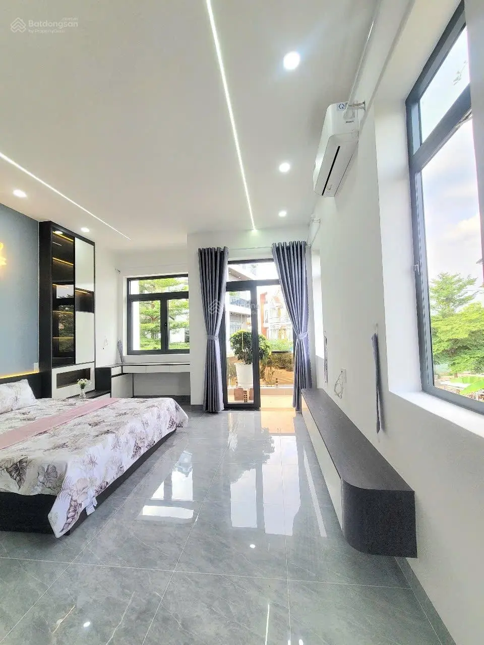 Nhà góc hai mặt tiền, đường 13m thông 2 đầu