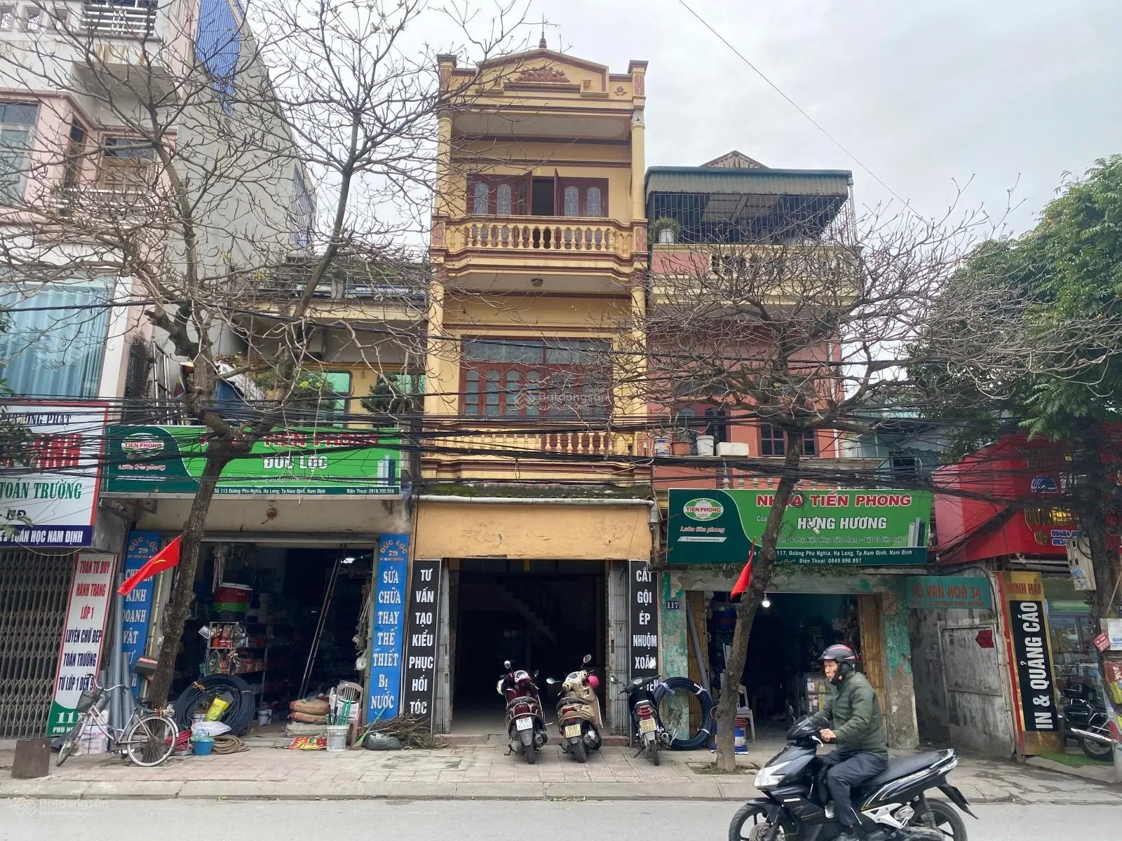 Bán nhà mặt phố chính chủ, nhà xây khung bê tông chắc chắn 3 tầng DT 71m2, MT 4,1 m