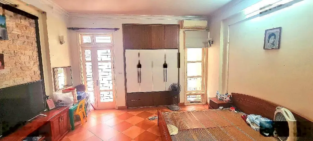 Chính chủ bán nhà phố Ngọc Lâm để sang Úc sinh sống DT 87m2, MT 5,2m, 4 tầng, gần trường,chợ