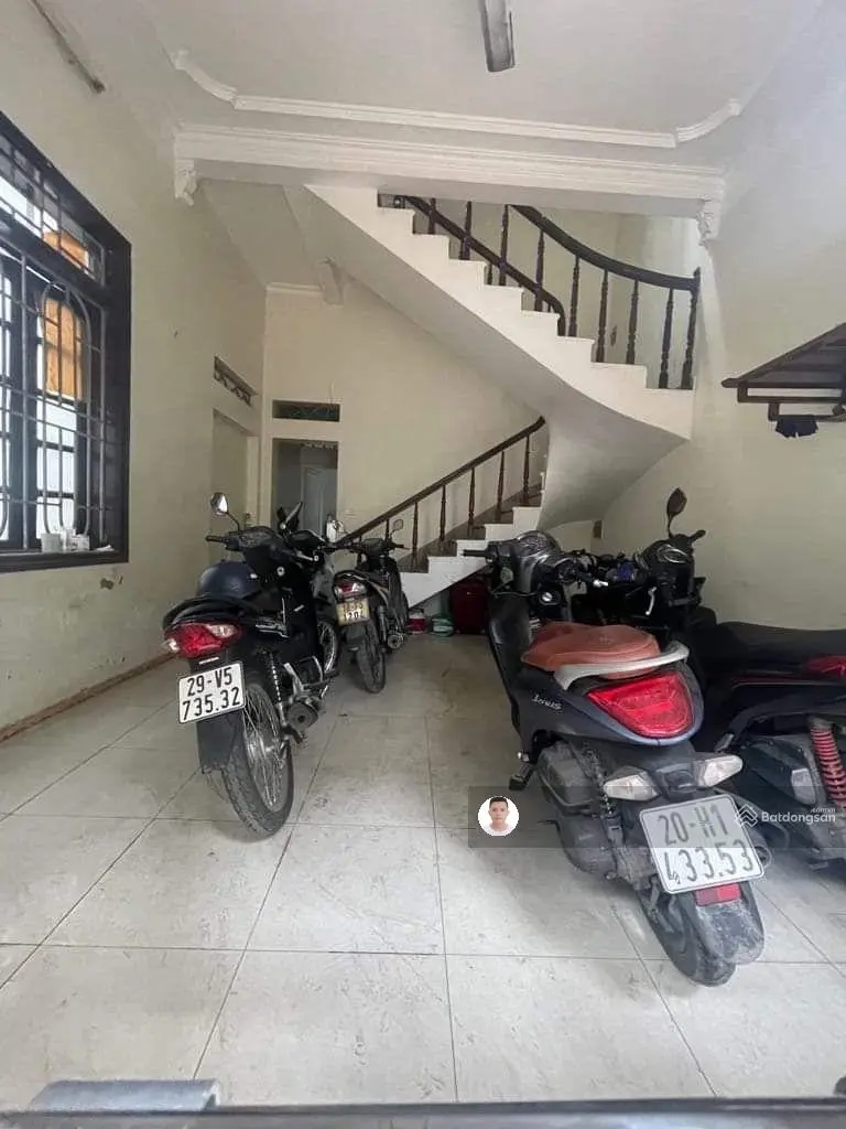 Hàng hiếm cổ nhuế 50m, dân xây chắc chắn 3 ngủ giá 5 tỷ 2.