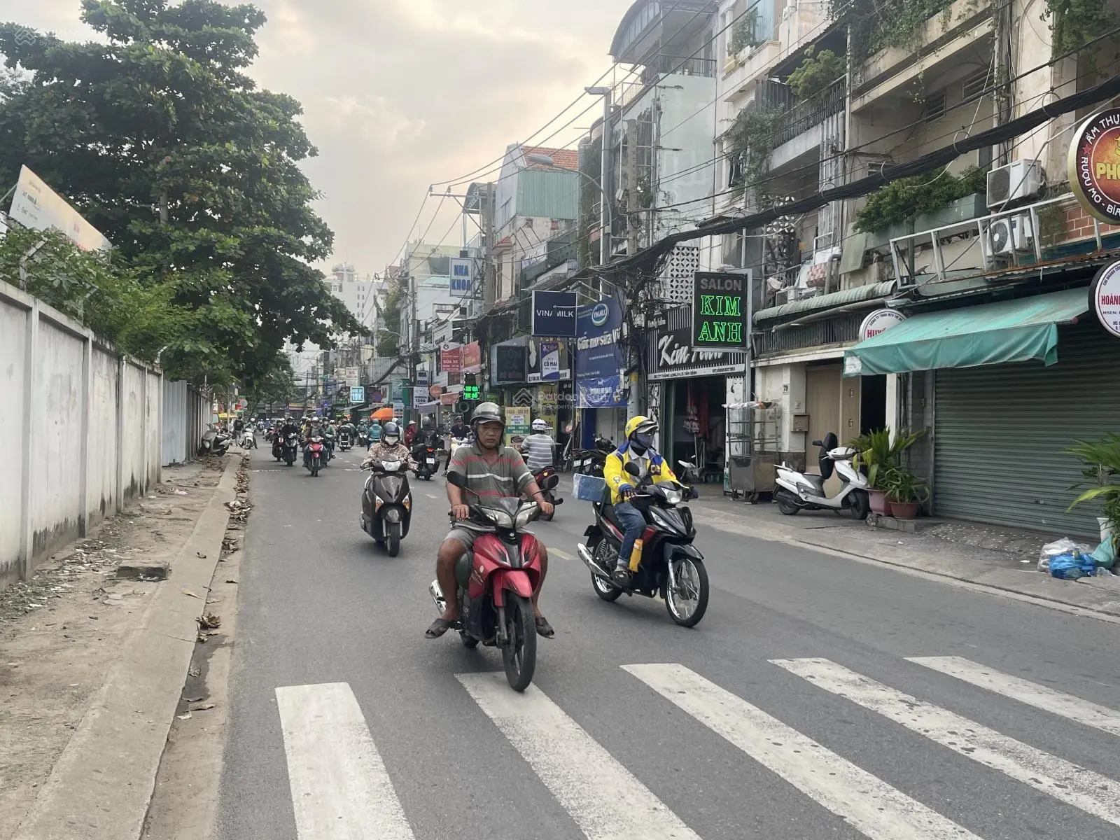 CẦN BÁN GẤP CĂN NHÀ 4tầng.Nhà 2MT THĂNG LONG (trước sau)p4-tân bình. GIÁ CỰC RẺ .chưa được 220tr/m2