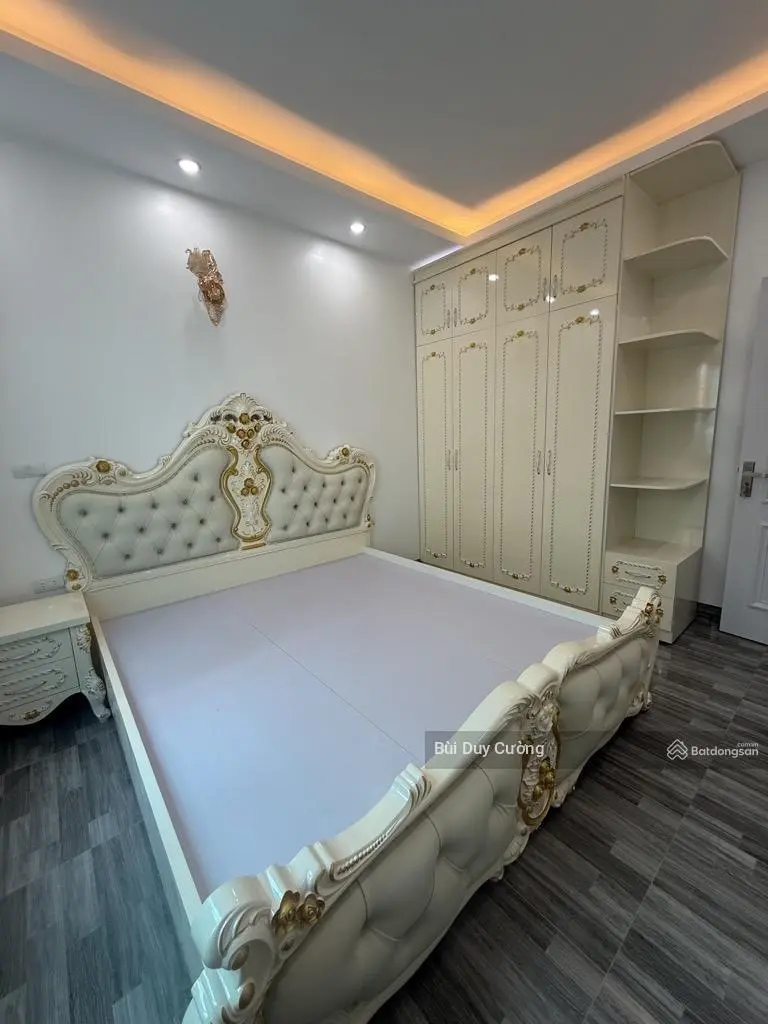 Bán Minh Khai mới kinhkoong diện tích rộng 64m, 5 tầng, giá 8,5 tỷ, thang máy, full nội thất.