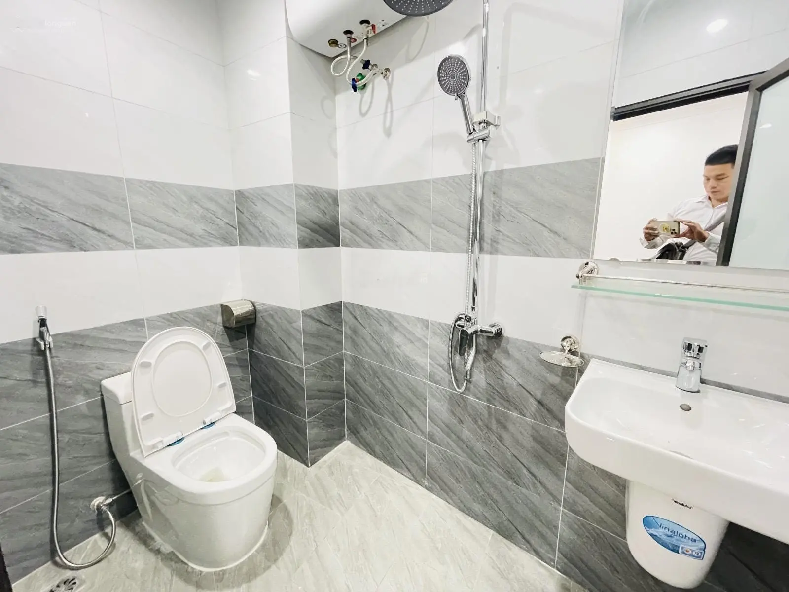 Bán nhà Nguyễn Văn Cừ 30m2 x 5 tầng giá 5,2tỷ, ô tô đỗ cổng gần Big C Long Biên