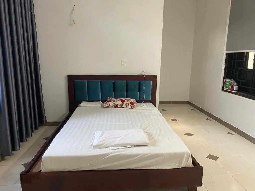 BÁN NHANH NHÀ MT TRẦN HƯNG ĐẠO SÁT CẦU SÔNG HÀN VIEW XEM PHÁO HOA. - Diện tích 5x25m 125m2.